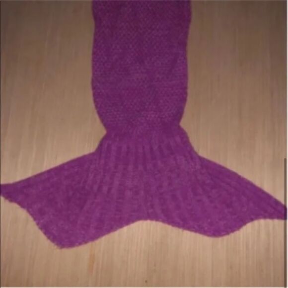 Home Knit Magenta Mermaid Blanket - Picture 5 of 5
